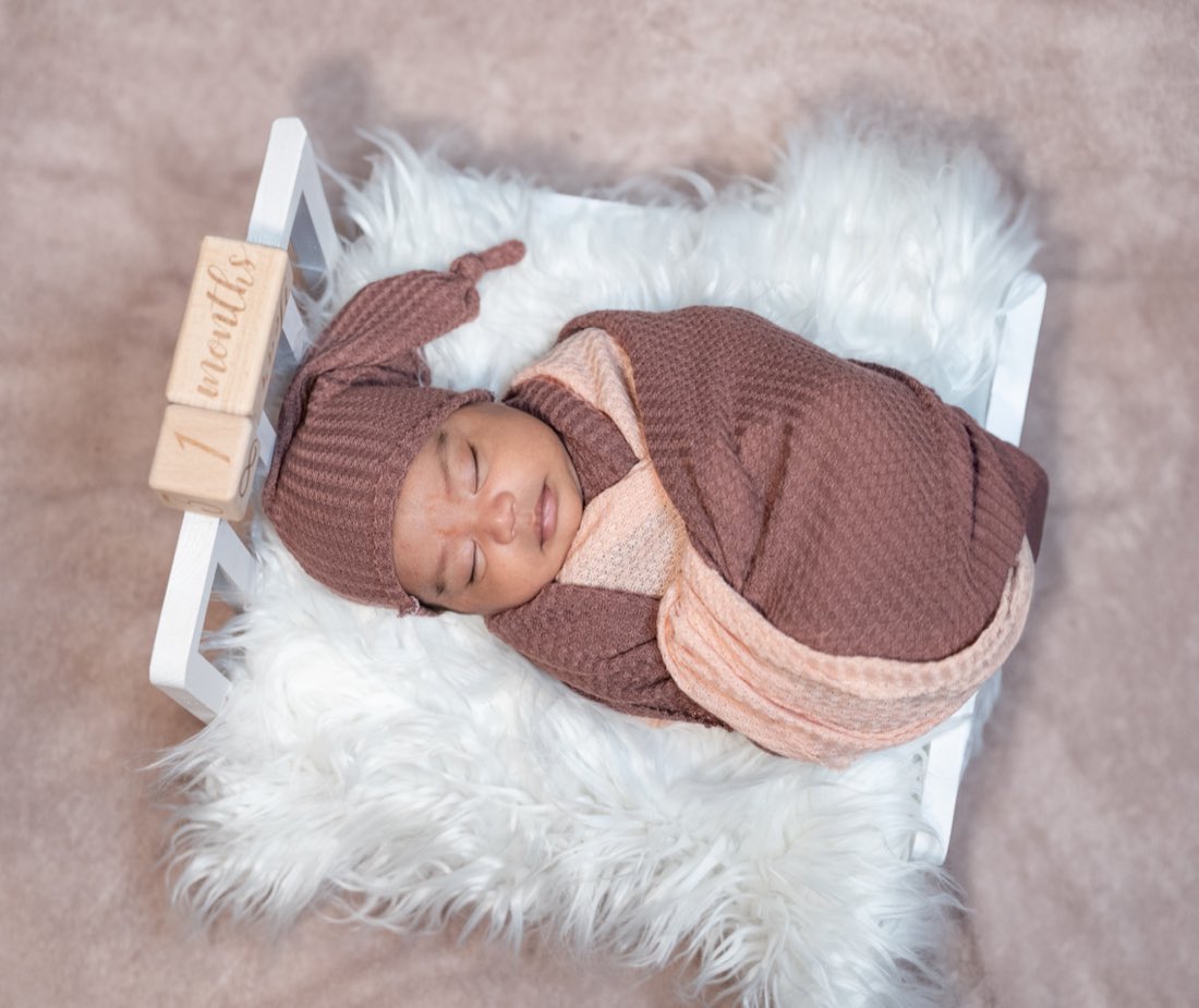Newborn photography by Smritika Moments — photograph 16
