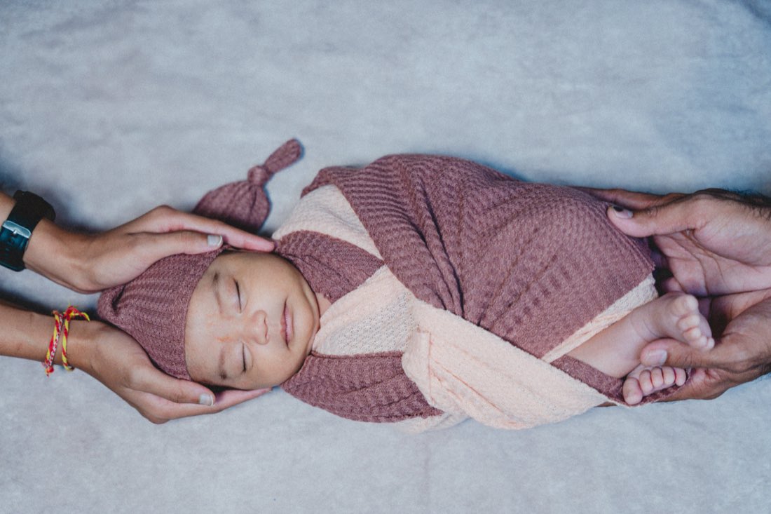 Newborn photography by Smritika Moments — photograph 17